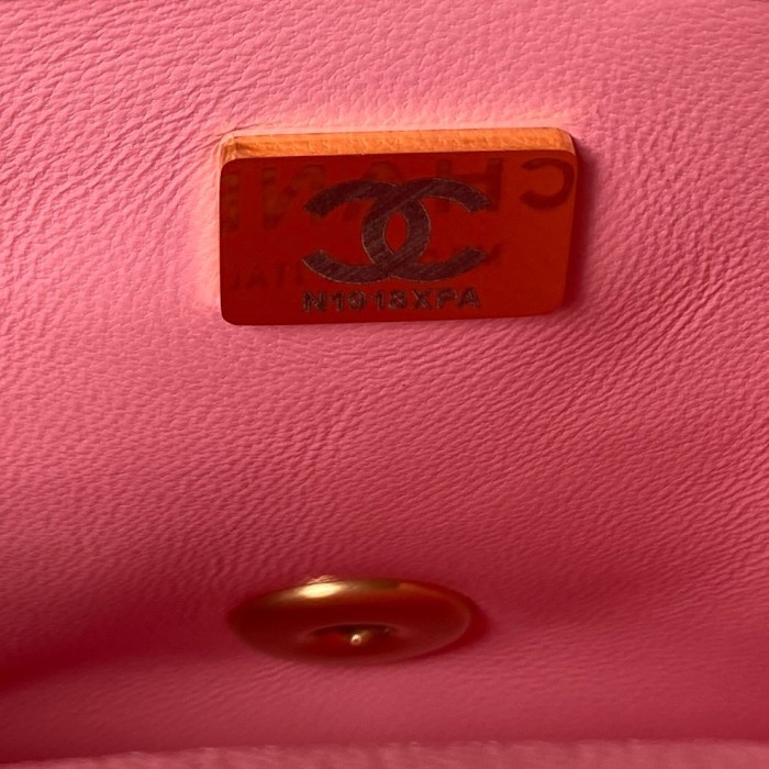 Handbag  Chanel  AS3829  size  14X20x8 cm