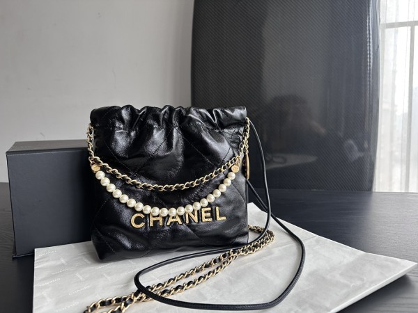  Handbag  Chanel  AS3980  size  20cmx19cmx6 cm