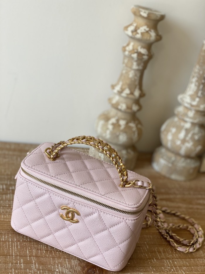  Handbag   Chanel  81195  size  16  9.5  8  cm