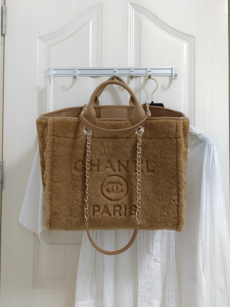 Handbag   Chanel  size 38 cm