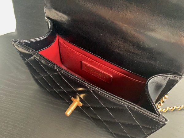  Handbag   Chanel  size  22 cm