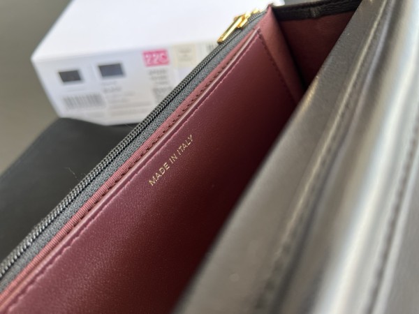  Handbag   Chanel  size 19 cm