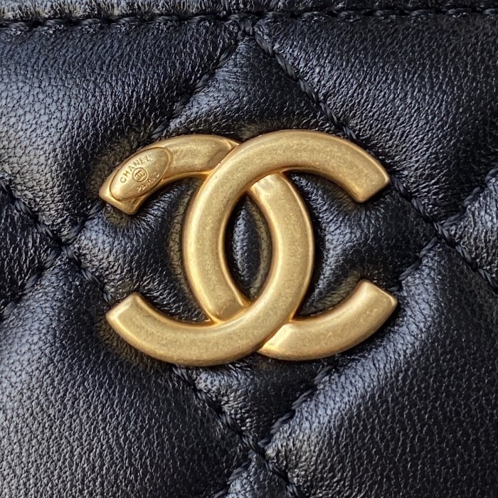  Handbag   Chanel  AP2805  size 17*9.5*8* cm