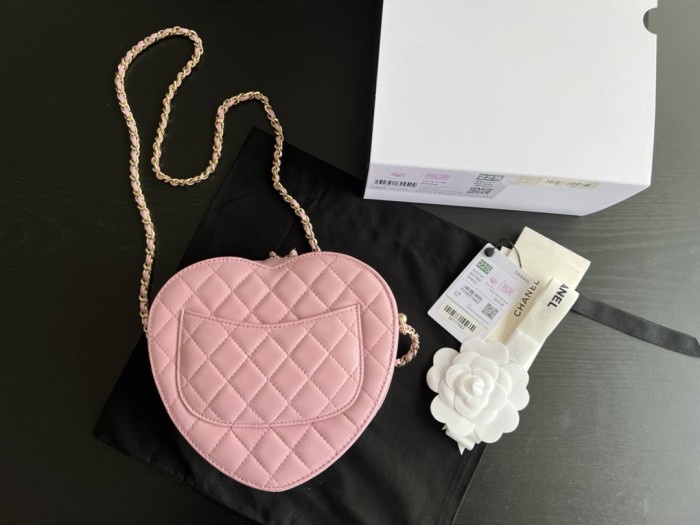 Handbag  Chanel   size  18cmx17cmx5 cm 