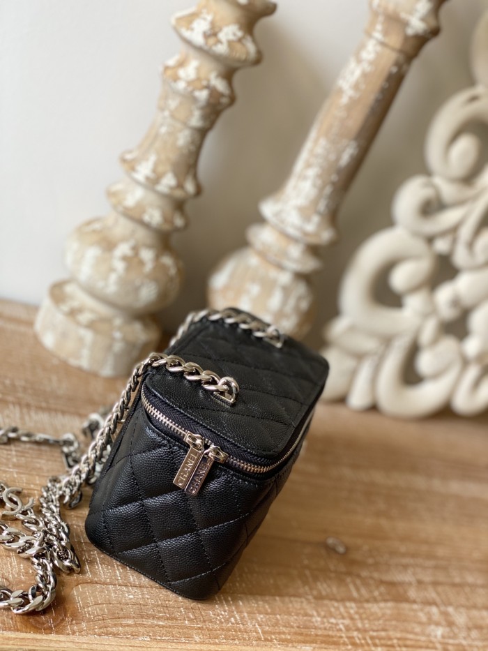  Handbag Chanel  81194  size  17 cm 