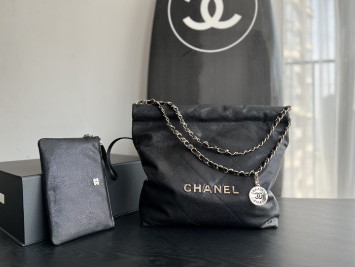  Handbag   Chanel   size  35cmx37cmx7 cm