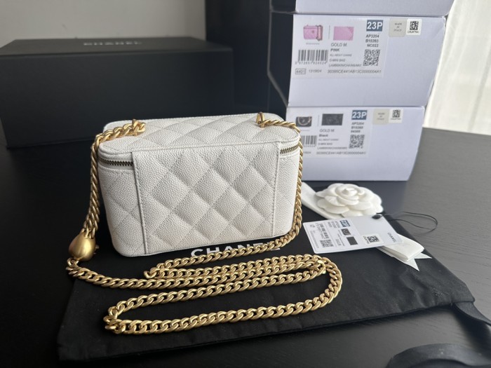  Handbag   Chanel  3204  size  16cmx8cmx10 cm