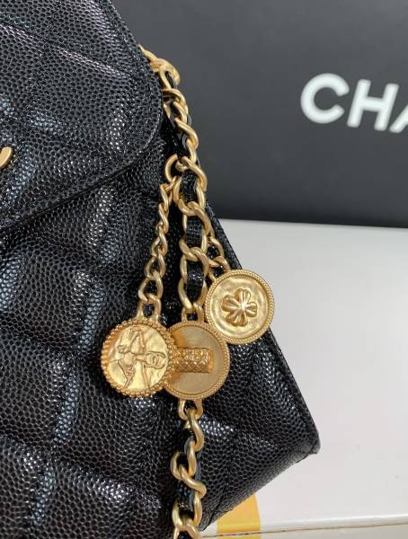 Handbag   Chanel  size  18*3*11.5  cm