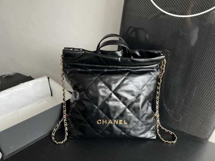  Handbag  Chanel  size  51cmx40cmx9 cm