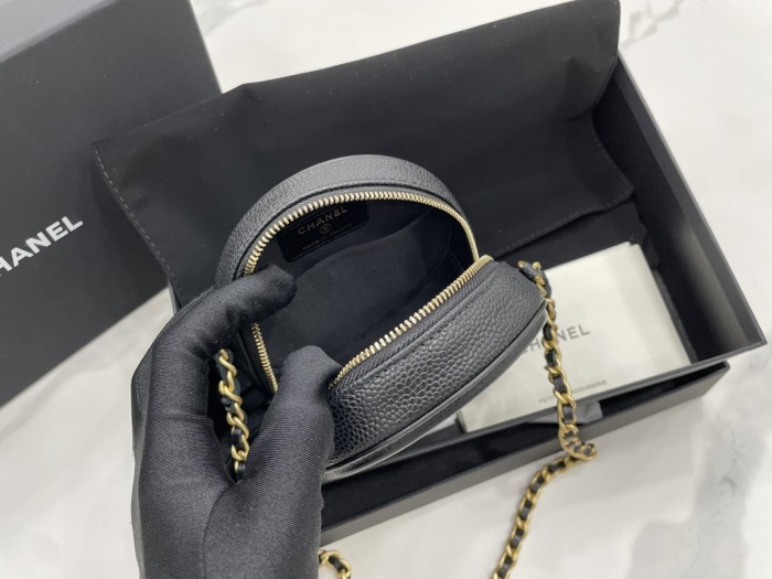 Handbag   Chanel  size  12 cm 