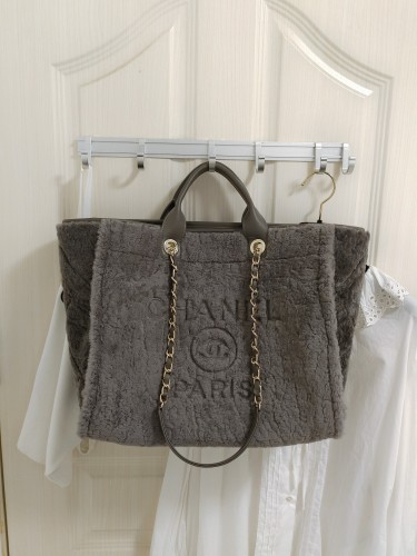 Handbag   Chanel  size  38 cm