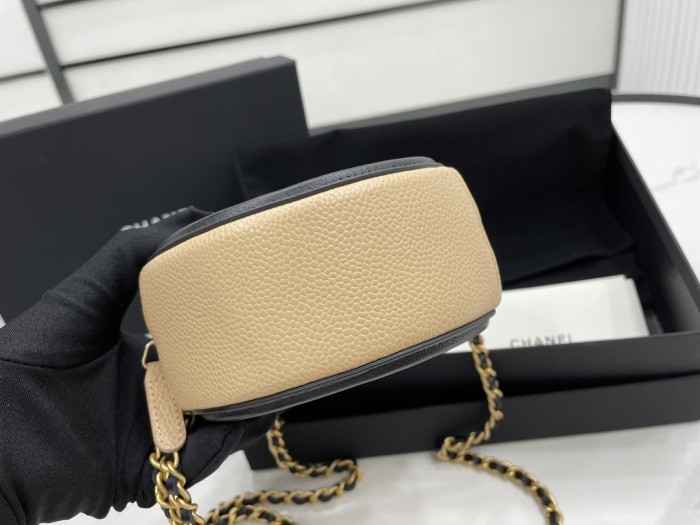 Handbag   Chanel  size  12 cm