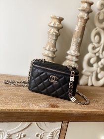  Handbag Chanel  81194  size  17 cm 