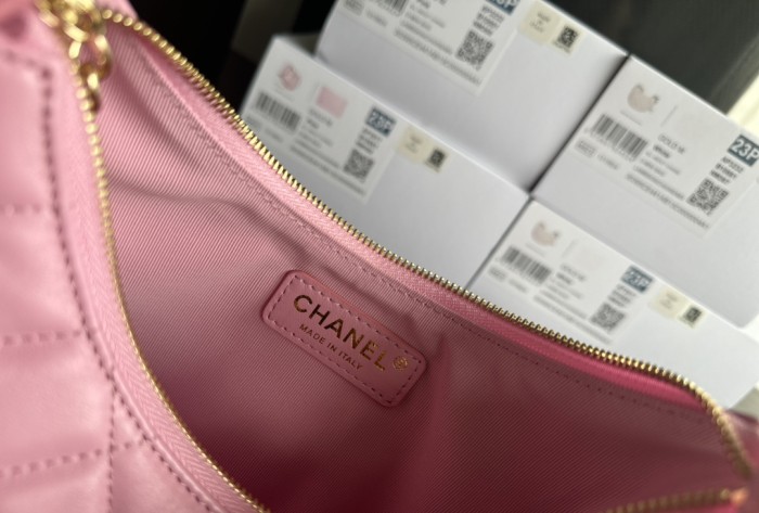 Handbag Chanel  AP3232  size  14cmx10cmx6 cm