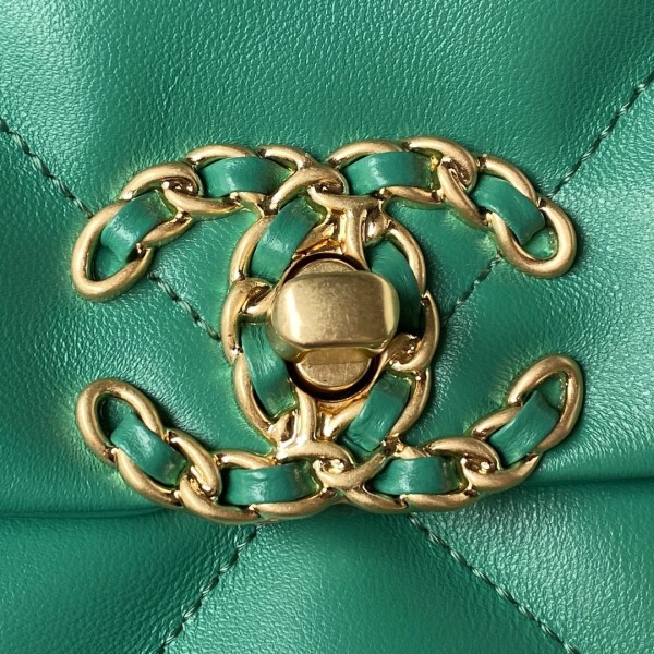 Handbag   Chanel  size  30 cm