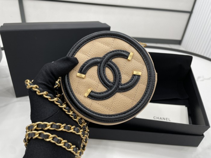 Handbag   Chanel  size  12 cm
