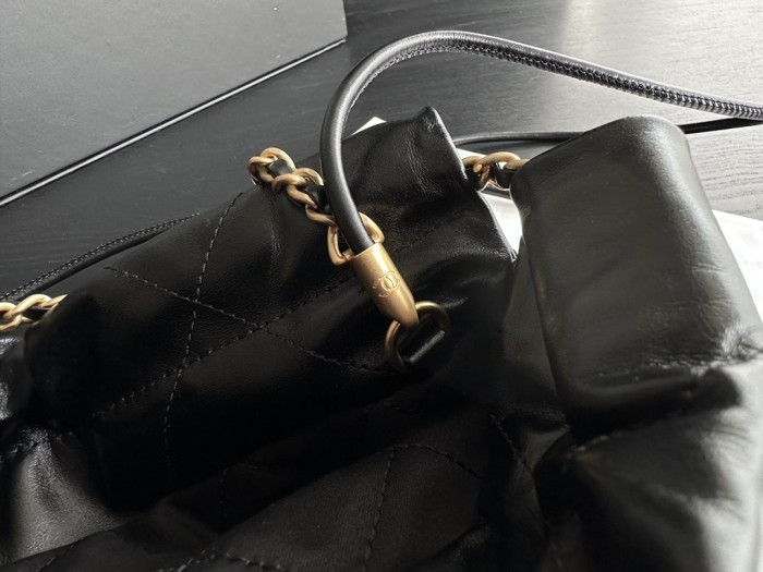  Handbag  Chanel  AS3980  size  20cmx19cmx6 cm 