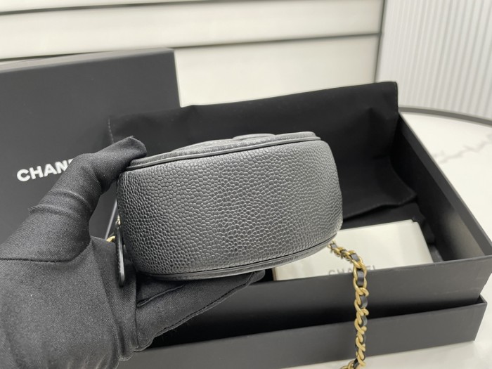 Handbag   Chanel  size  12 cm 