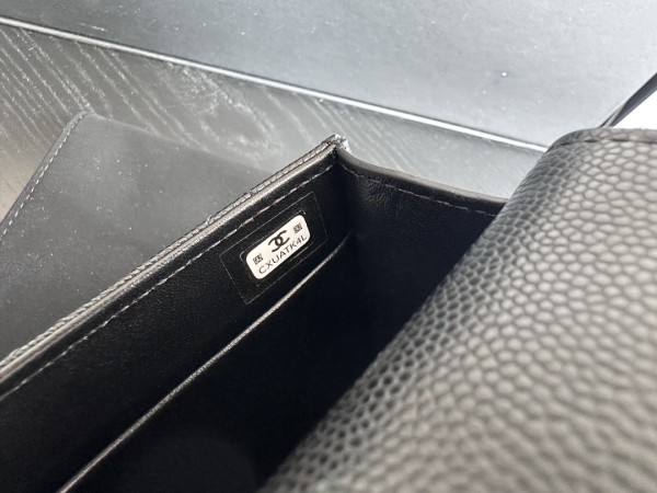  Handbag   Chanel   3238  size  18.5cmx10.5cmx5 cm 