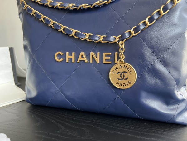  Handbag   Chanel   size   39cmx42cmx8 cm