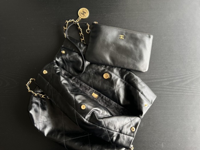  Handbag   Chanel   size  35cmx37cmx7 cm