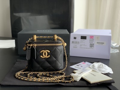  Handbag  Chanel 2292  size  8.5cmx11cmx7 cm