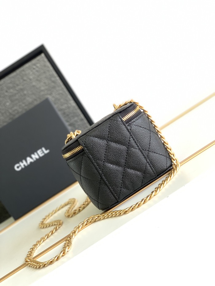  Handbag  Chanel  size  10.5   8.5  7 cm
