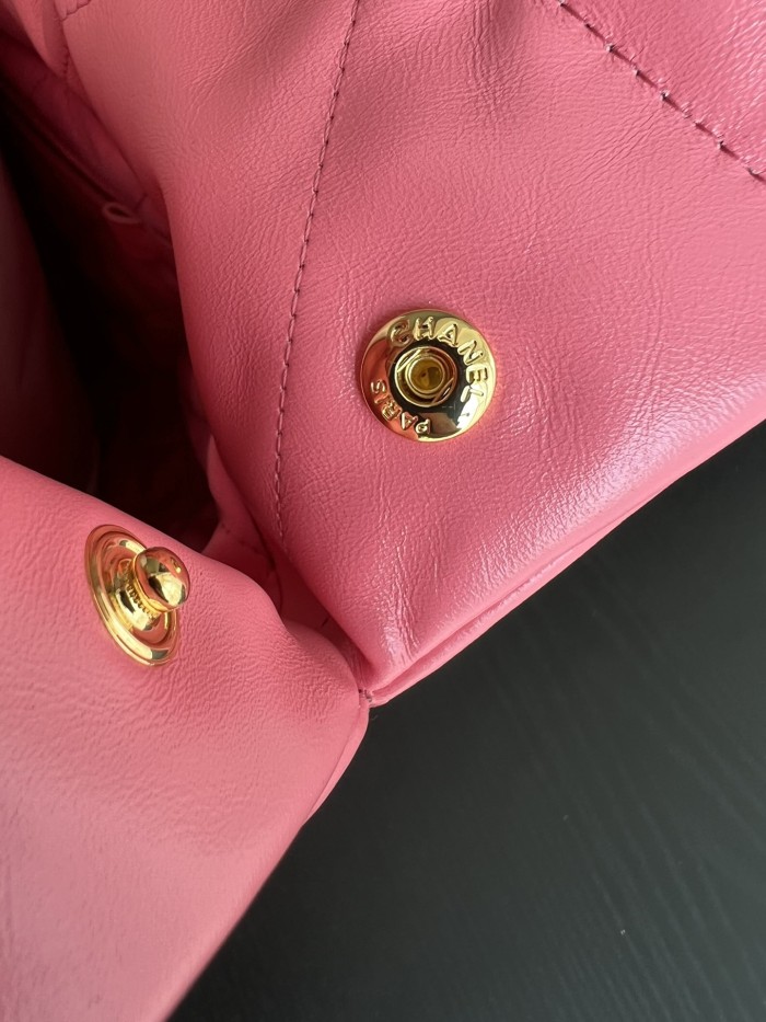  Handbag   Chanel  size  39cmx42cmx8 cm