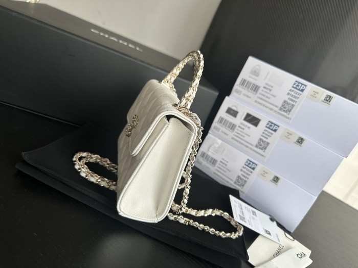  Handbag   Chanel  3237  size  15.5cmx12cmx6 cm