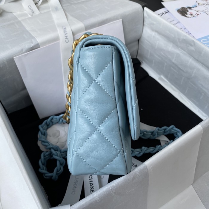 Handbag  Chanel AS3206  size  16-22-7 cm