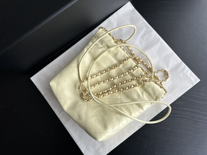  Handbag  Chanel  AS3980  size  20cmx19cmx6 cm 