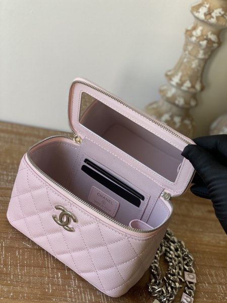 Handbag   Chanel  81194  size  17 cm