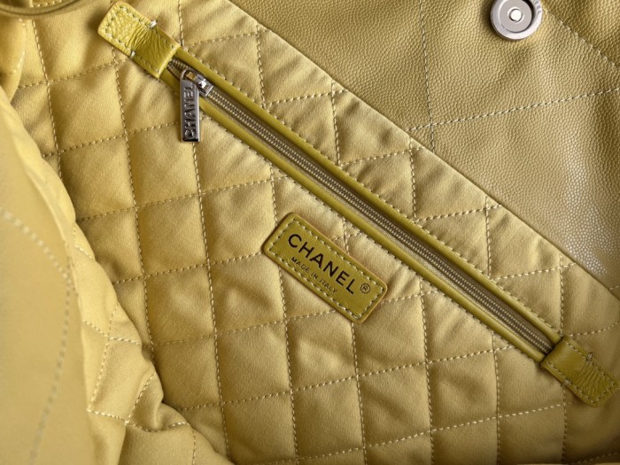  Handbag  Chanel  size  39cmx42cmx8 cm