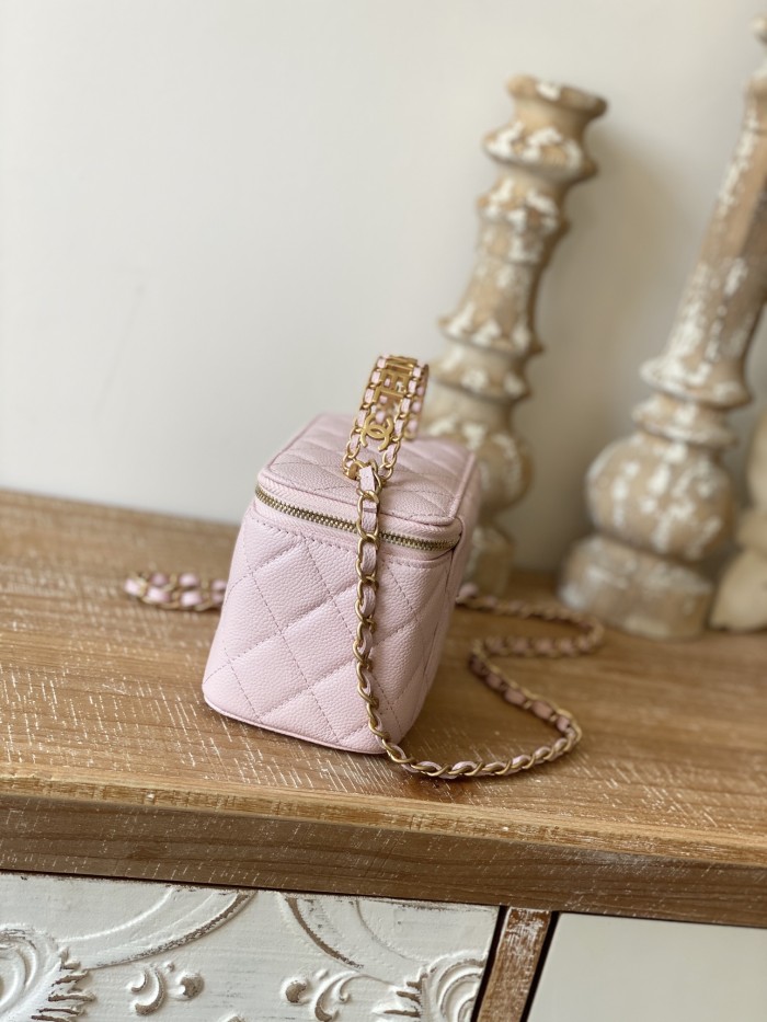  Handbag   Chanel  81195  size  16  9.5  8  cm