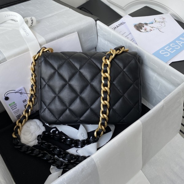 Handbag  Chanel  AS3206  size  16-22-7 cm