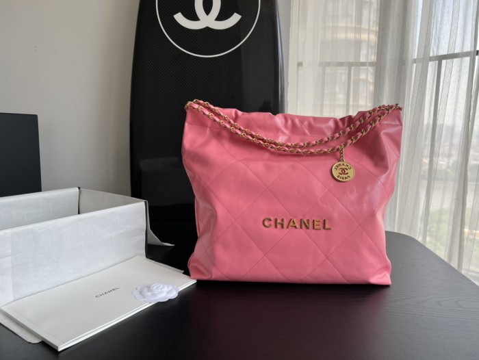  Handbag   Chanel  size  39cmx42cmx8 cm