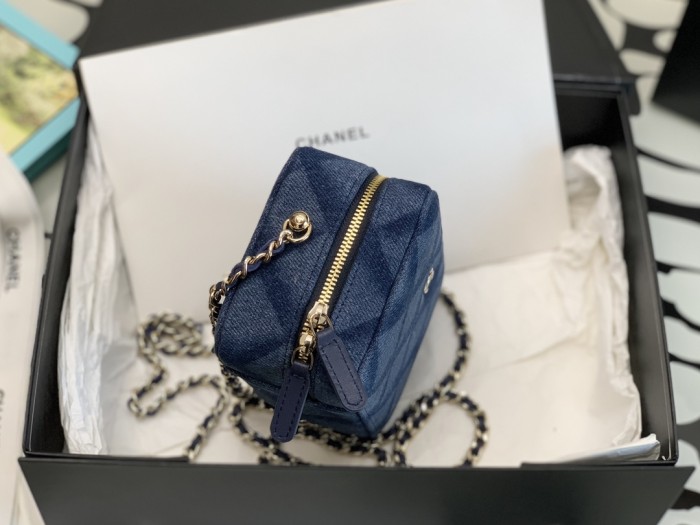 Handbag   Chanel 2462 size  14×10×6 cm