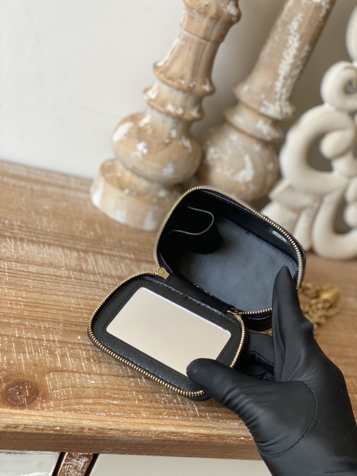 Handbag  Chanel  81246  size  10.5   8.5  7 cm 