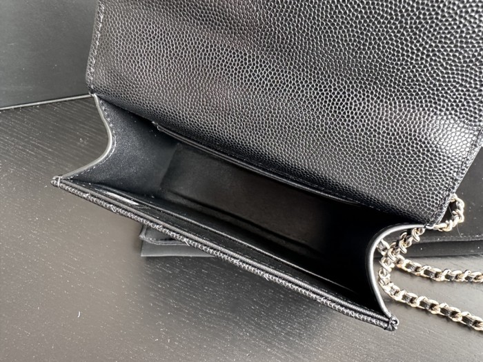  Handbag   Chanel  3237  size 15.5cmx12cmx6 cm 