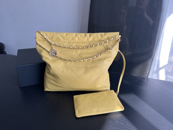  Handbag  Chanel  size  39cmx42cmx8 cm