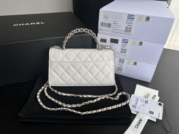  Handbag   Chanel  3238  size  18.5cmx10.5cmx5 cm