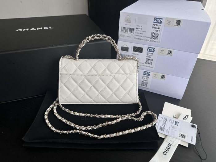 Handbag   Chanel  3238  size  18.5cmx10.5cmx5 cm
