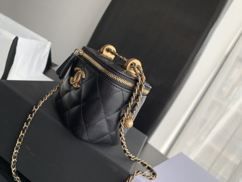  Handbag  Chanel 2292  size  8.5cmx11cmx7 cm