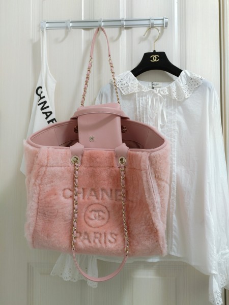 Handbag   Chanel  size 38 cm