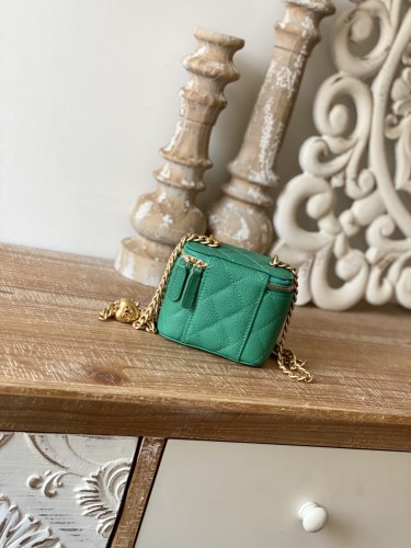  Handbag  Chanel  81246  size  10.5   8.5  7 cm