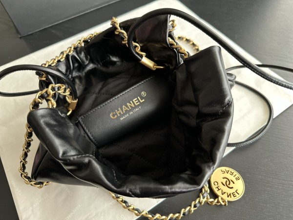  Handbag  Chanel  AS3980  size  20cmx19cmx6 cm 
