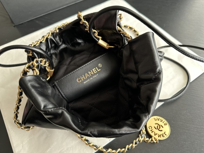 Handbag  Chanel  AS3980  size  20cmx19cmx6 cm 