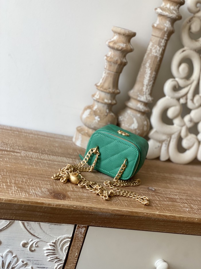  Handbag  Chanel  81246  size  10.5   8.5  7 cm