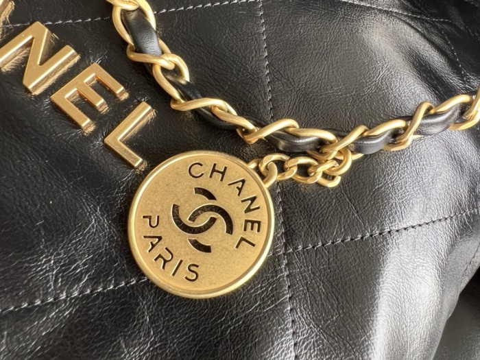  Handbag   Chanel   size  35cmx37cmx7 cm