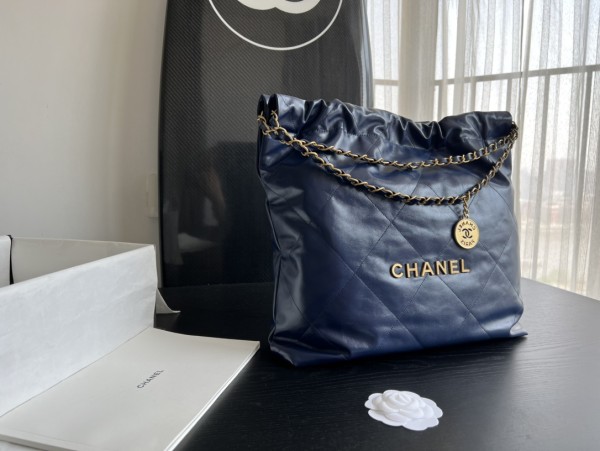  Handbag   Chanel  size 39cmx42cmx8 cm